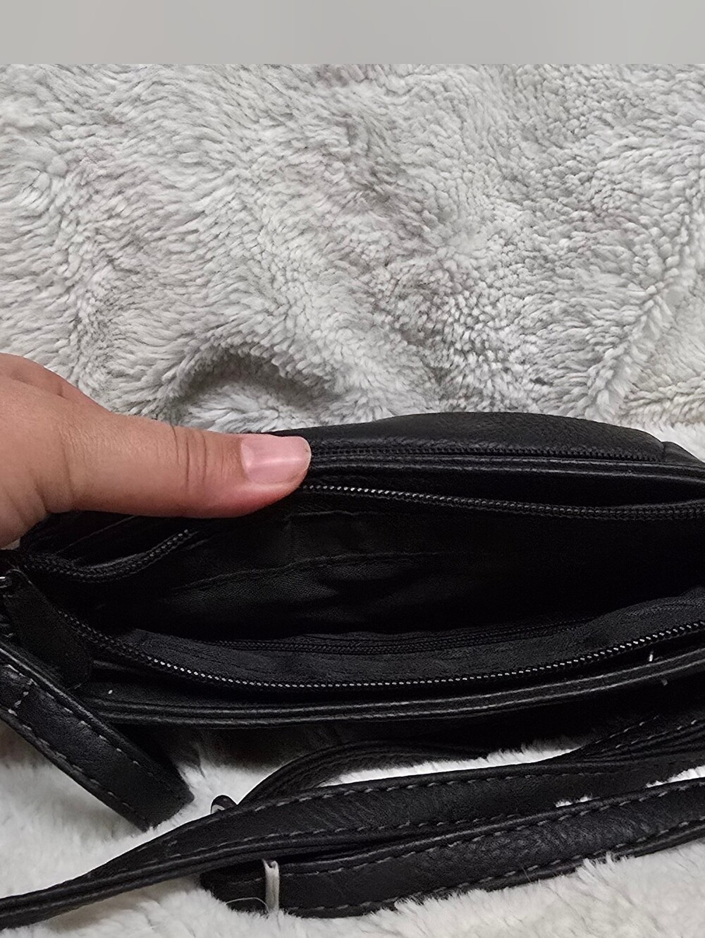 Everyday Black Leather Crossbody Bag with Front Zip Pocket - Picture 4 of 6